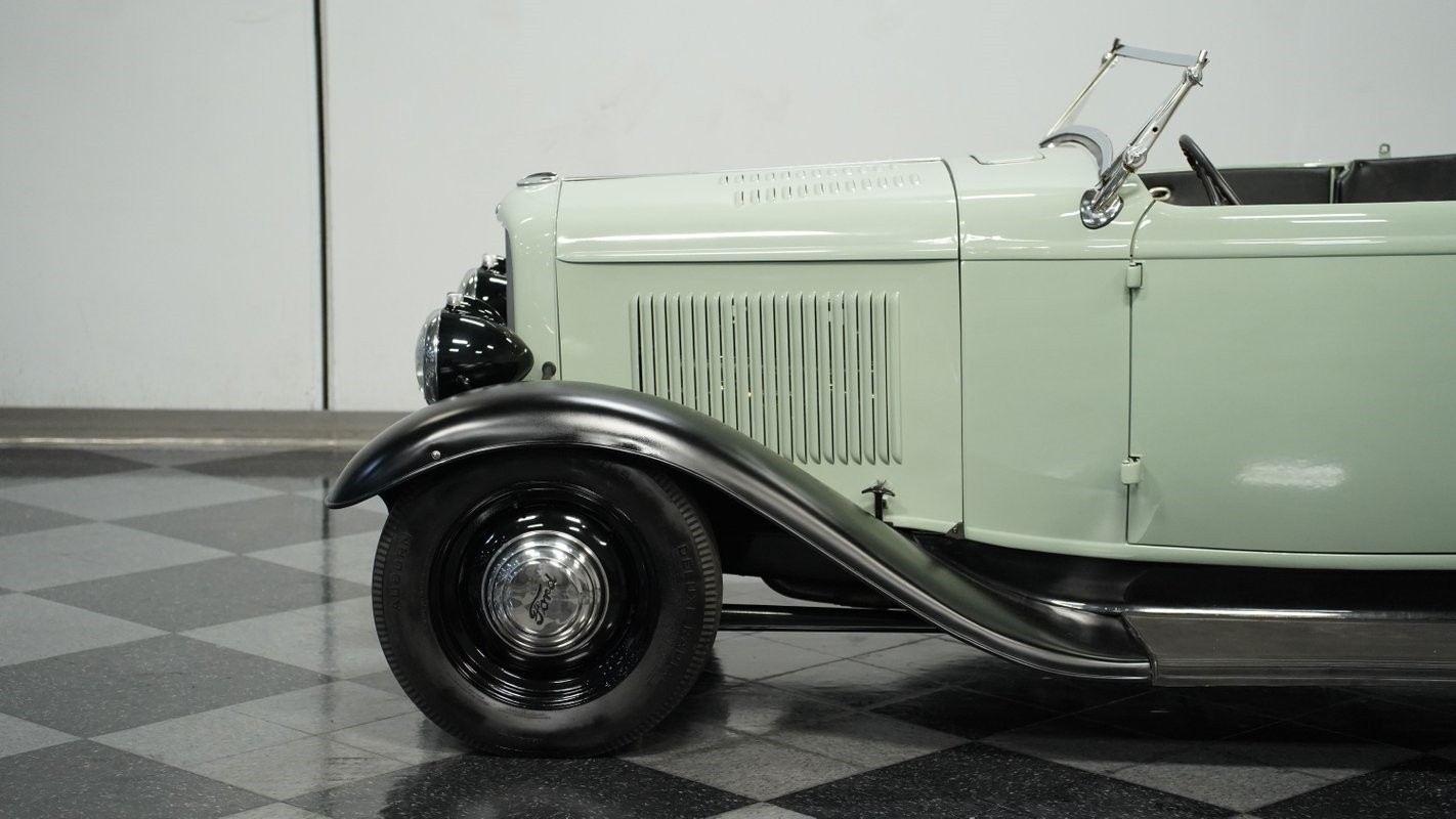 Ford-Model-B-1932-Convertible-19