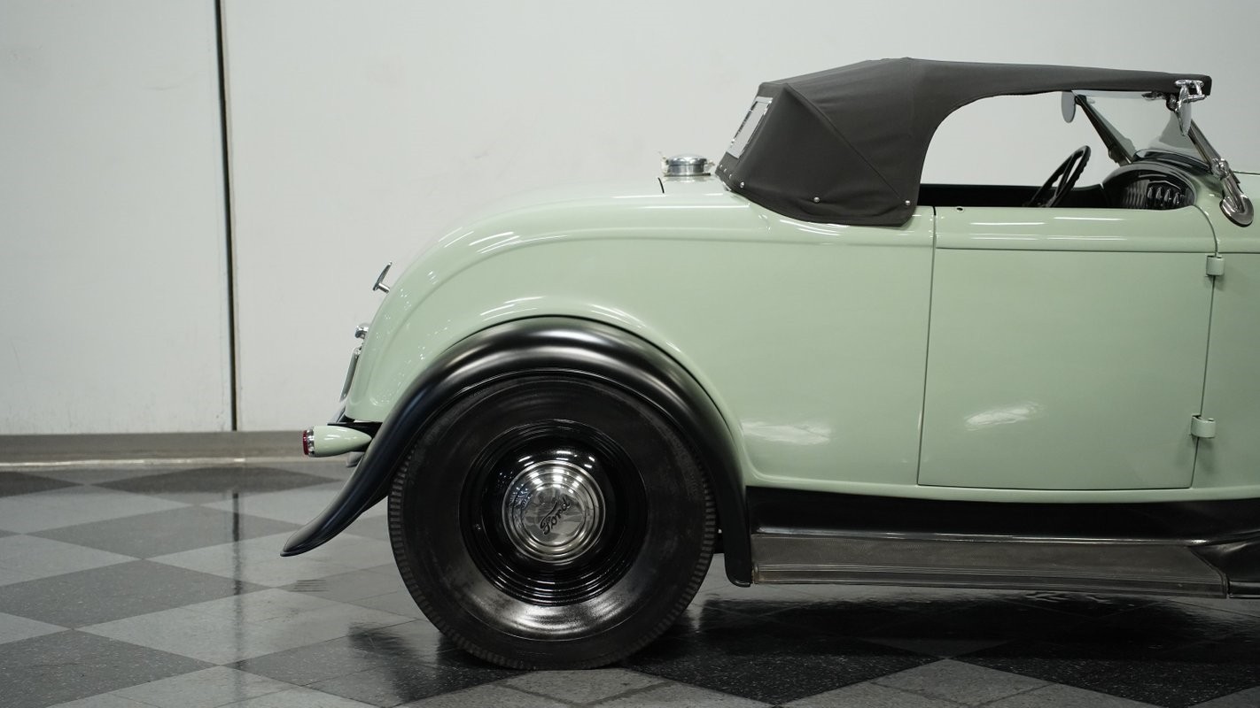 Ford-Model-B-1932-Convertible-23