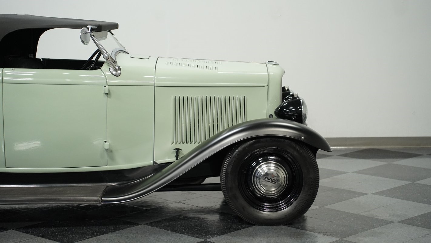 Ford-Model-B-1932-Convertible-24