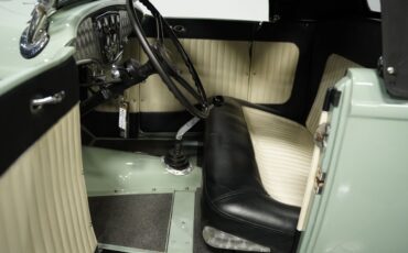 Ford-Model-B-1932-Convertible-29