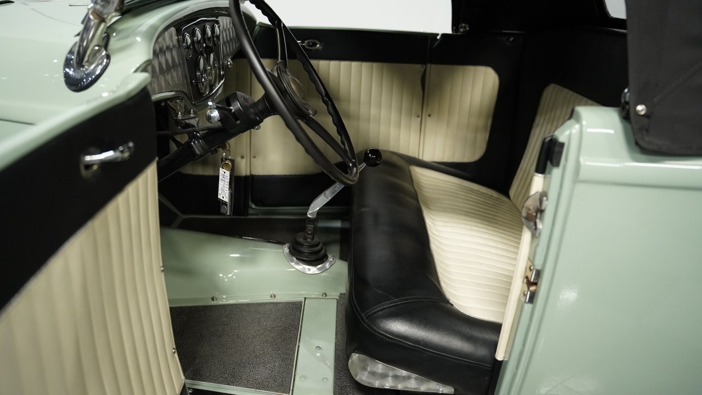 Ford-Model-B-1932-Convertible-29