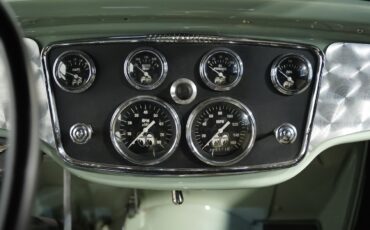 Ford-Model-B-1932-Convertible-32