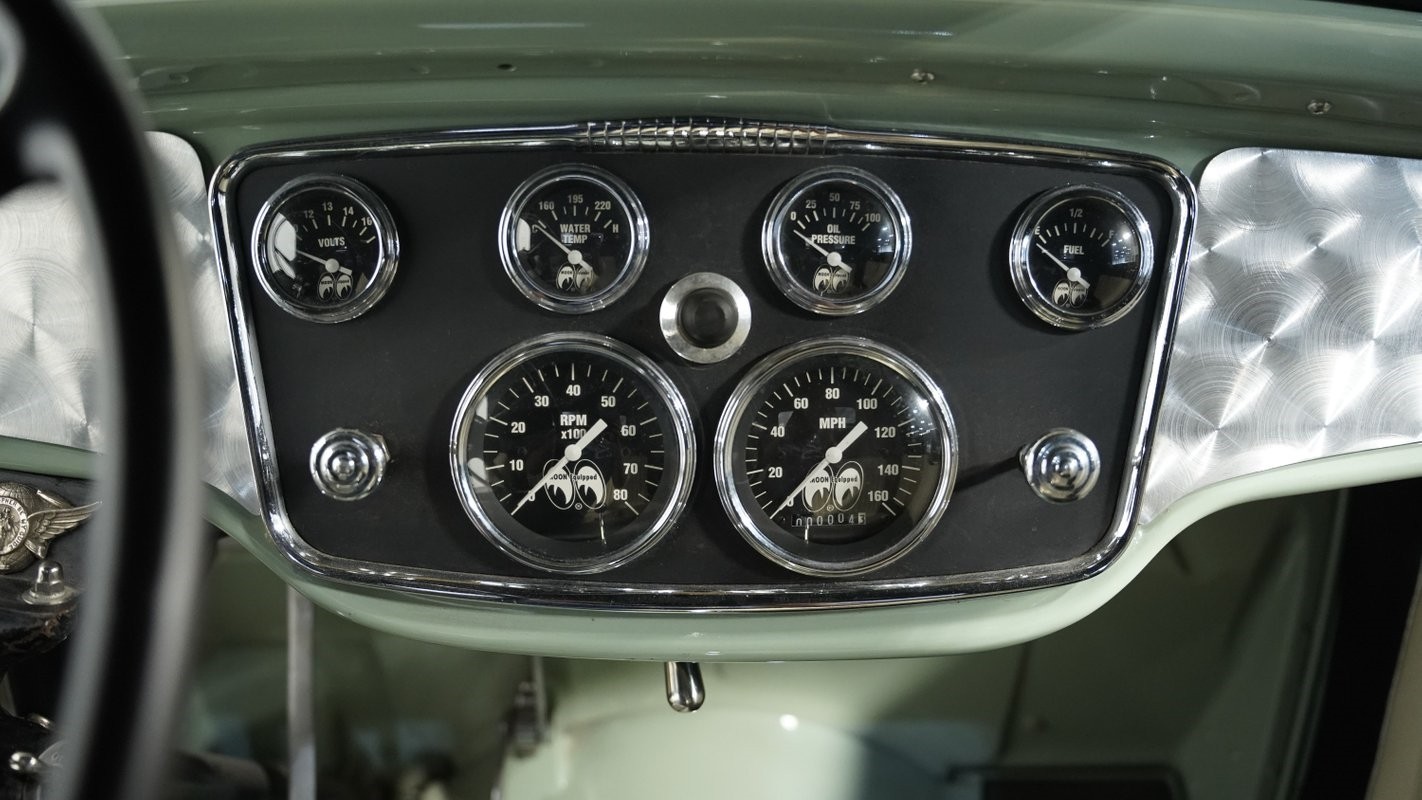 Ford-Model-B-1932-Convertible-32