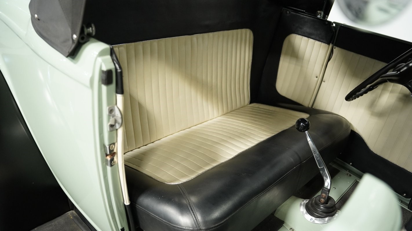 Ford-Model-B-1932-Convertible-35