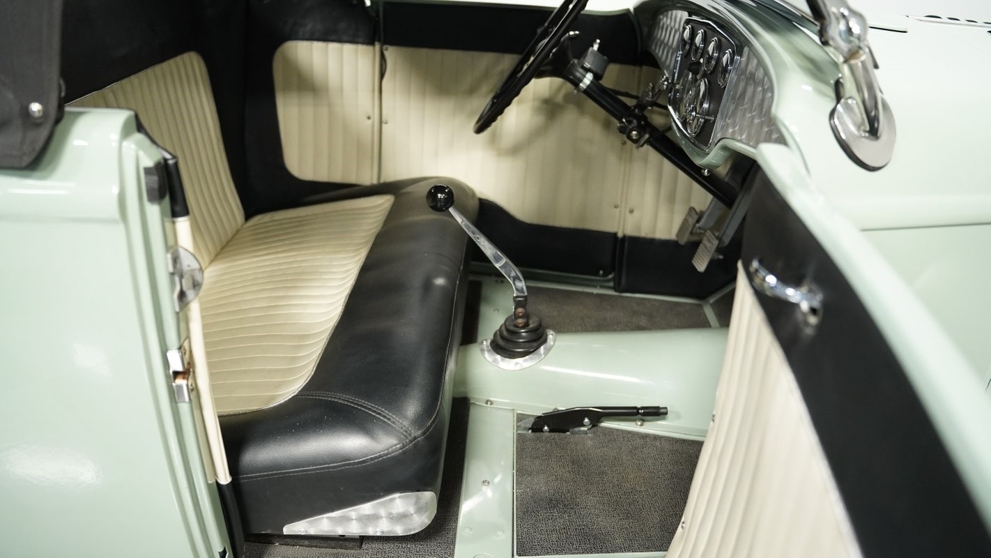 Ford-Model-B-1932-Convertible-36