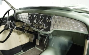 Ford-Model-B-1932-Convertible-37