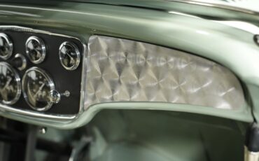 Ford-Model-B-1932-Convertible-38