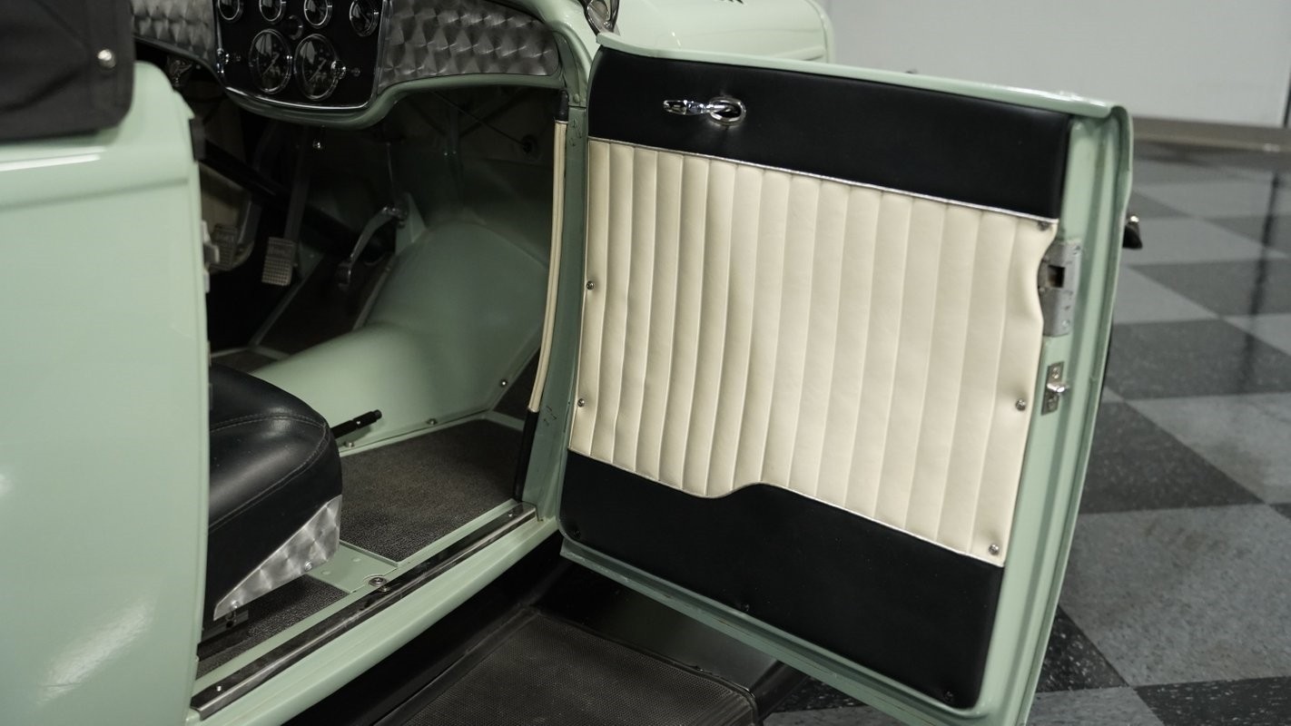 Ford-Model-B-1932-Convertible-39
