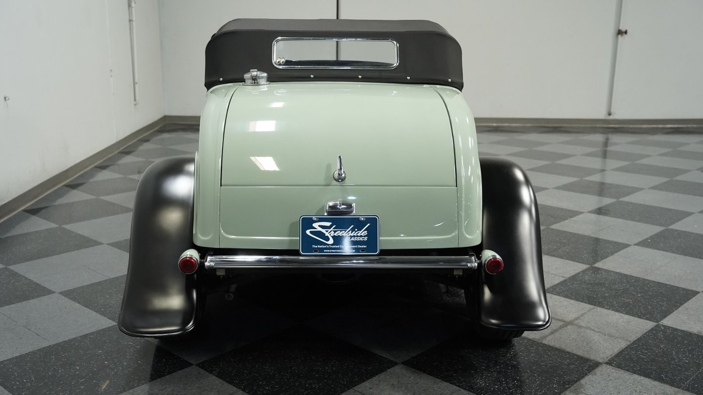 Ford-Model-B-1932-Convertible-9