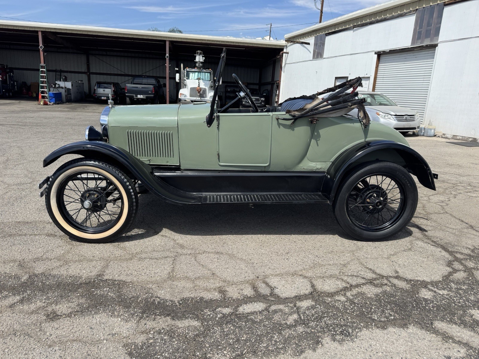 Ford-Model-T-1927-Convertible-1