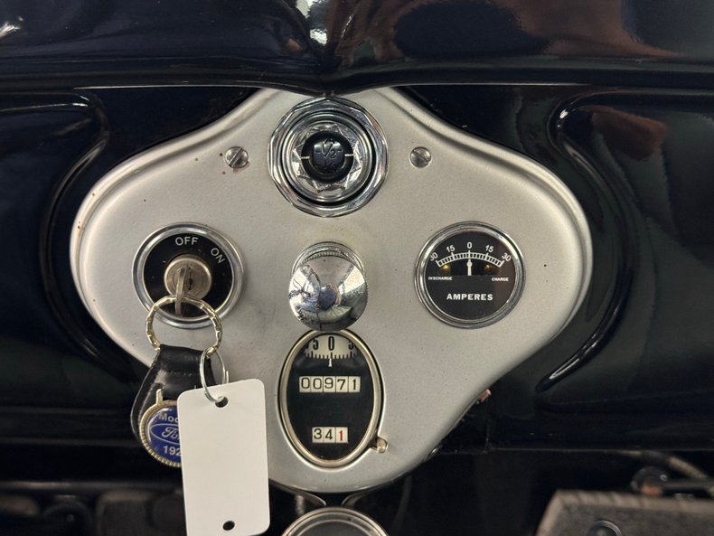 Ford-Model-a-1929-Mulberry-Maroon-Gray-30