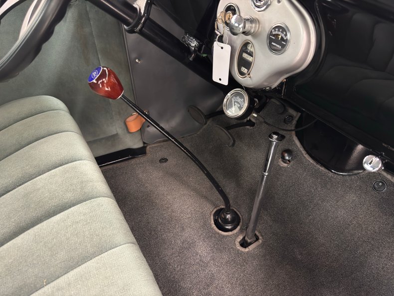 Ford-Model-a-1929-Mulberry-Maroon-Gray-31