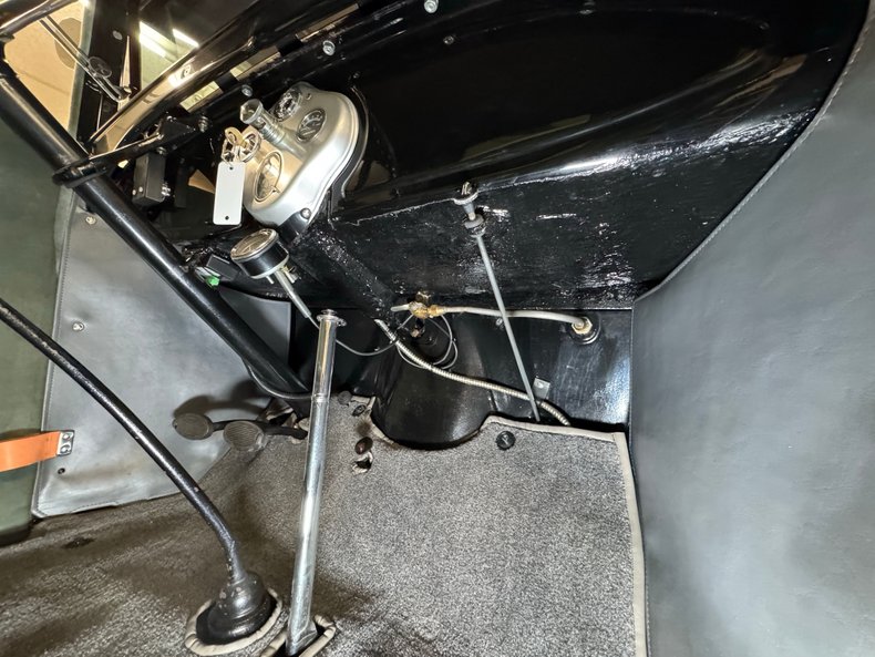 Ford-Model-a-1929-Mulberry-Maroon-Gray-33