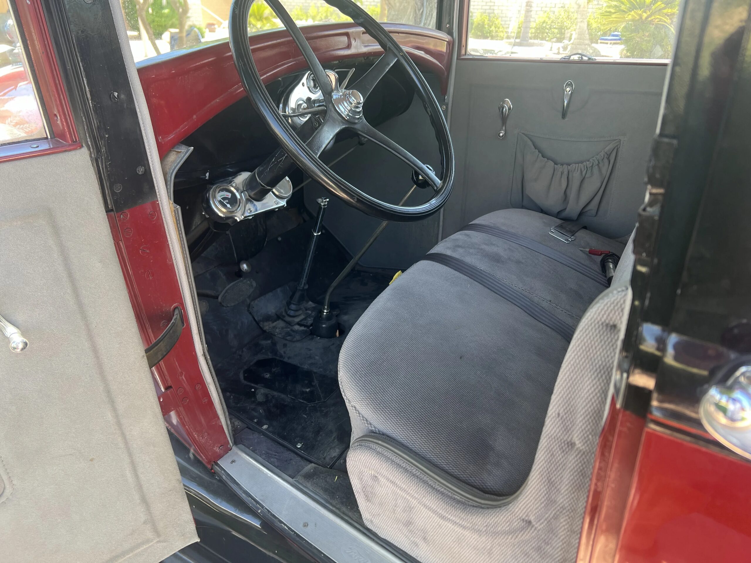 Ford-Model-a-1929-Red-Gray-6