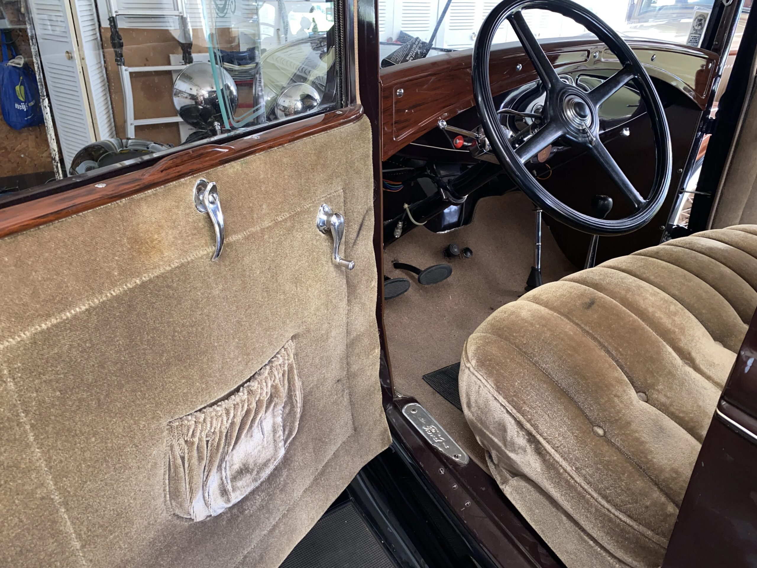 Ford-Model-a-1931-Tan-1