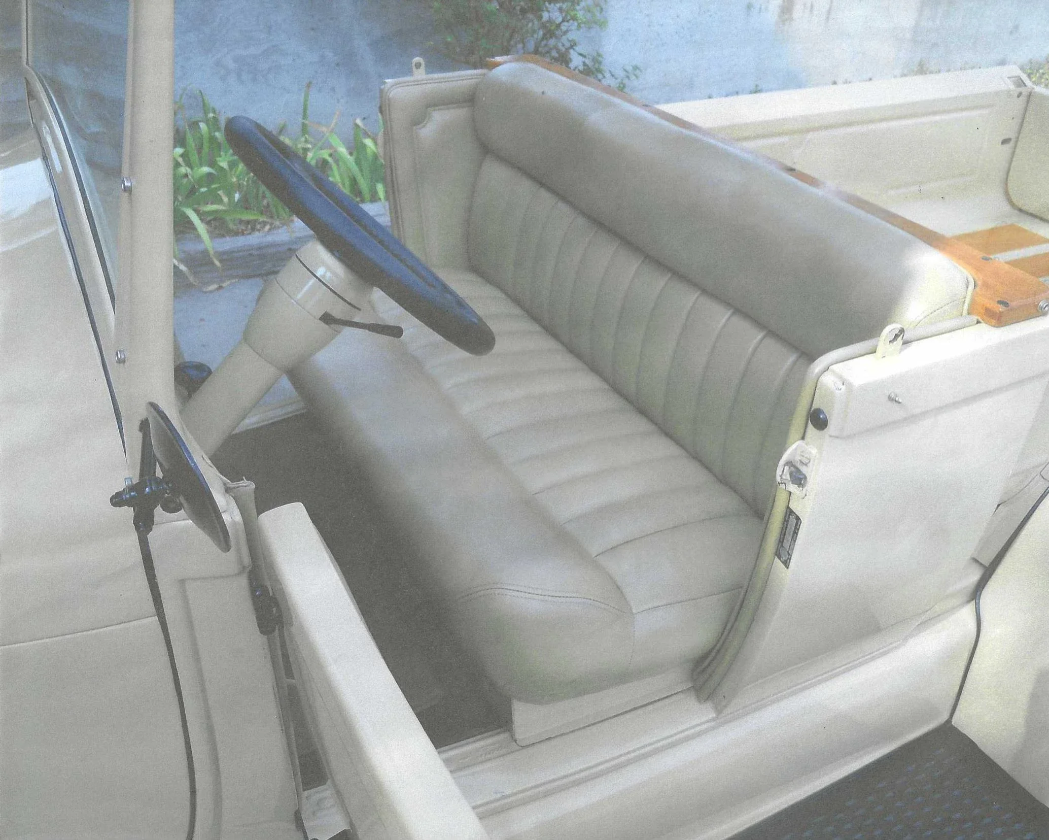Ford-Model-a-roadster-1929-Tan-White-2