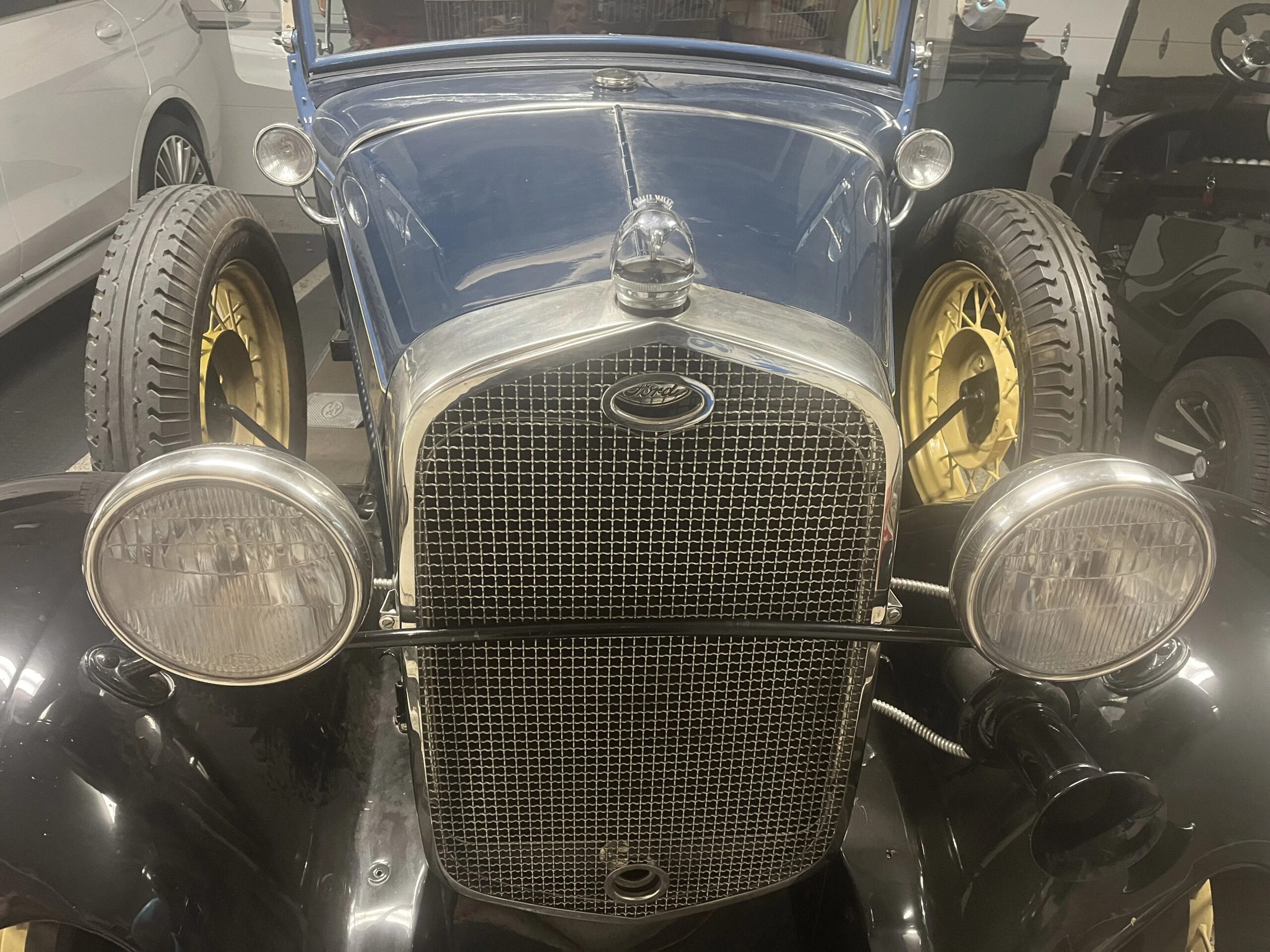 Ford-Model-a-roadster-1931-Blue-Brown-2