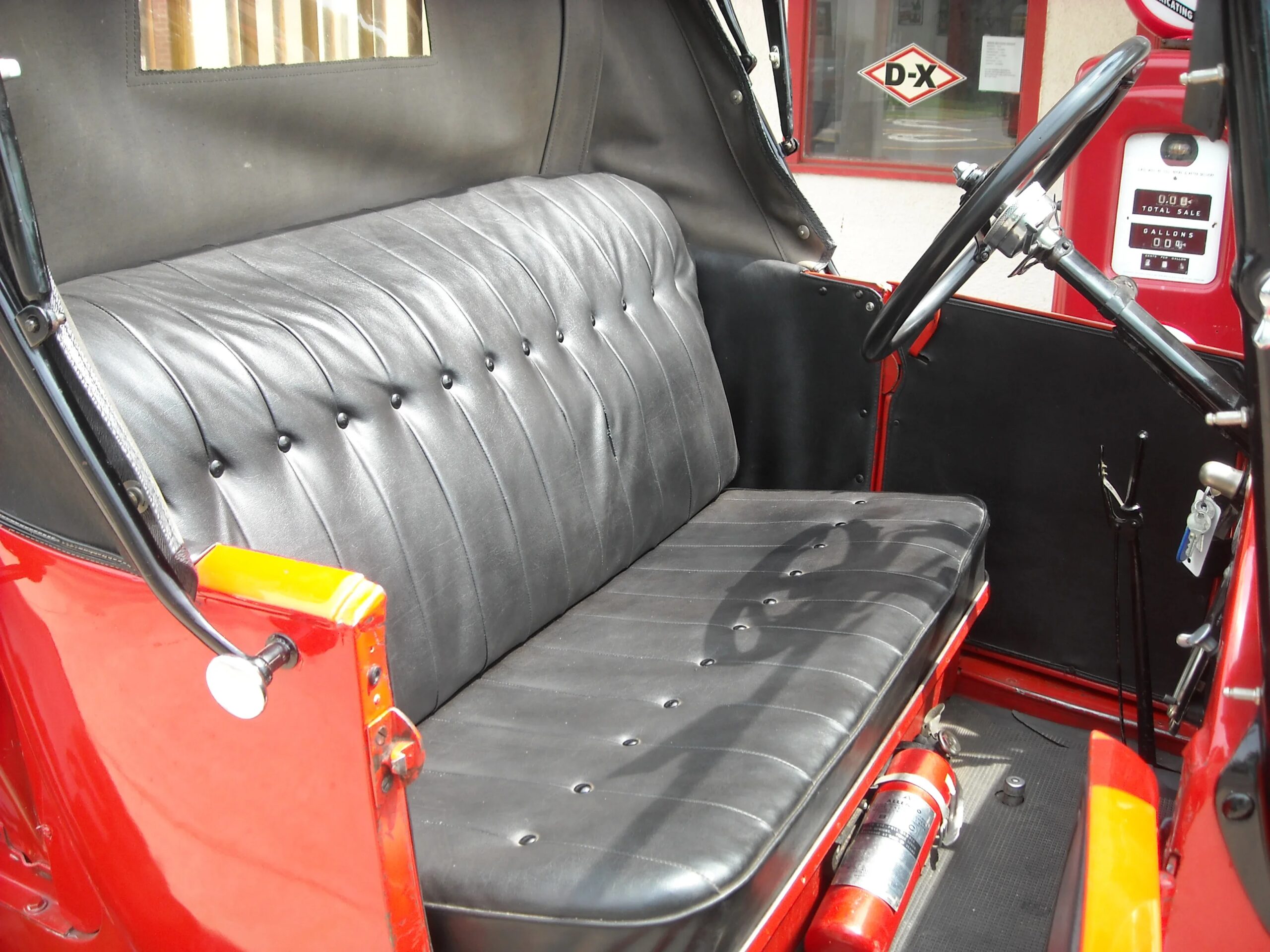 Ford-Model-t-1926-Red-Black-14