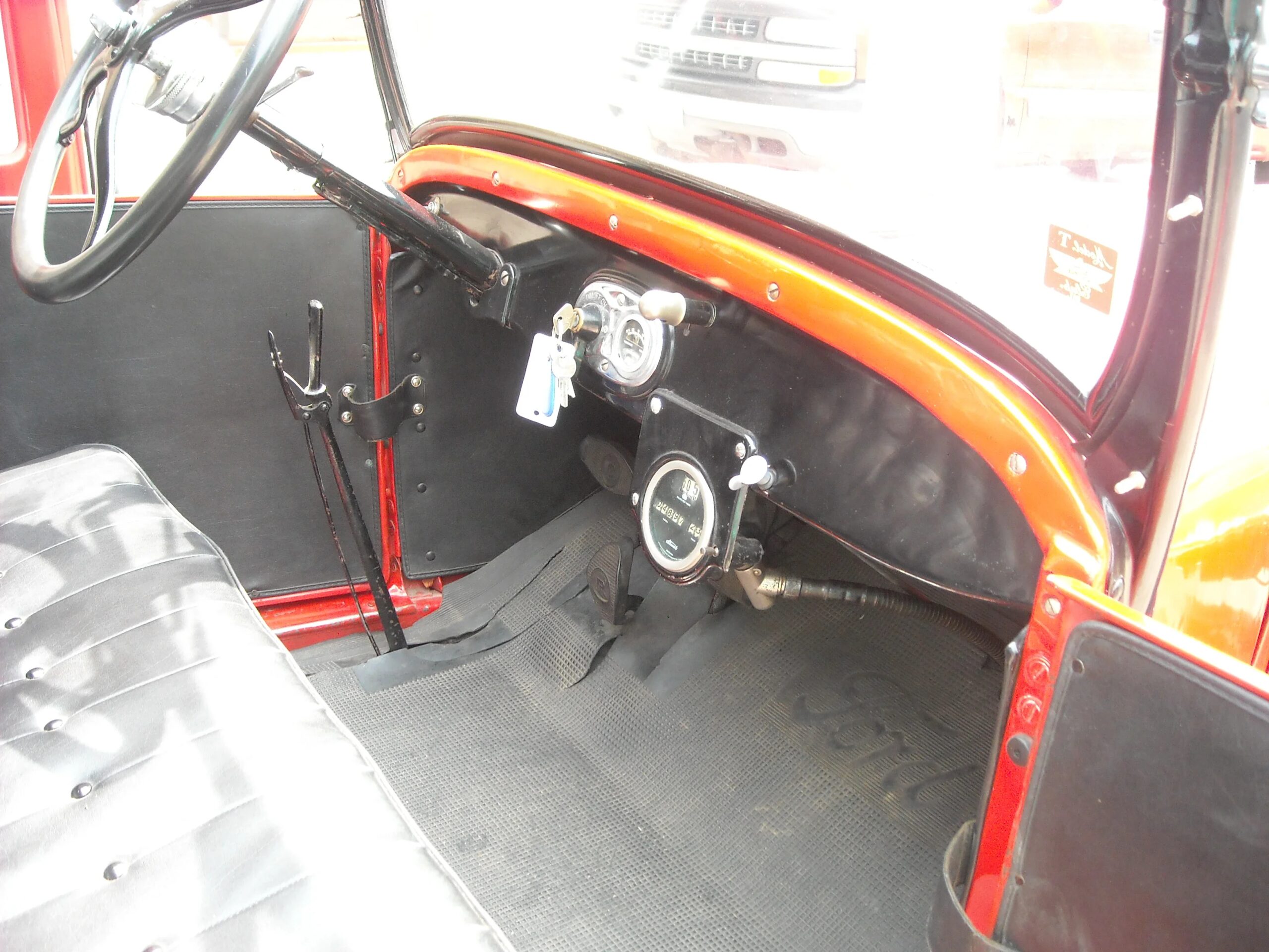 Ford-Model-t-1926-Red-Black-15