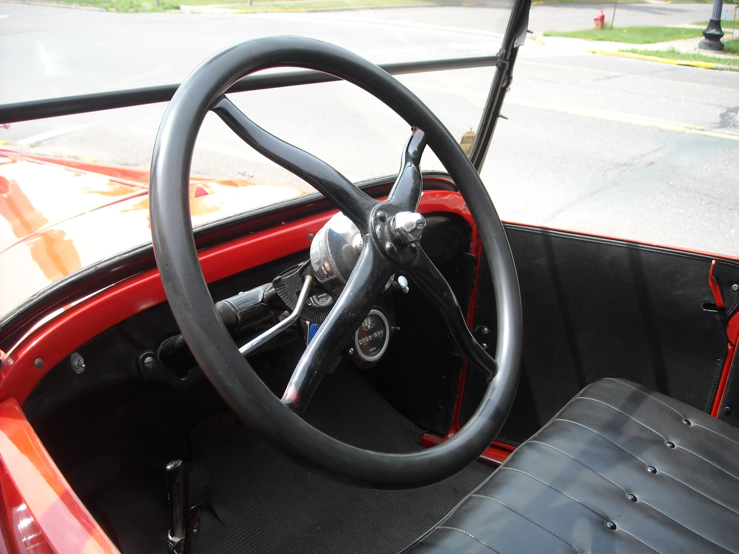 Ford-Model-t-1926-Red-Black-16