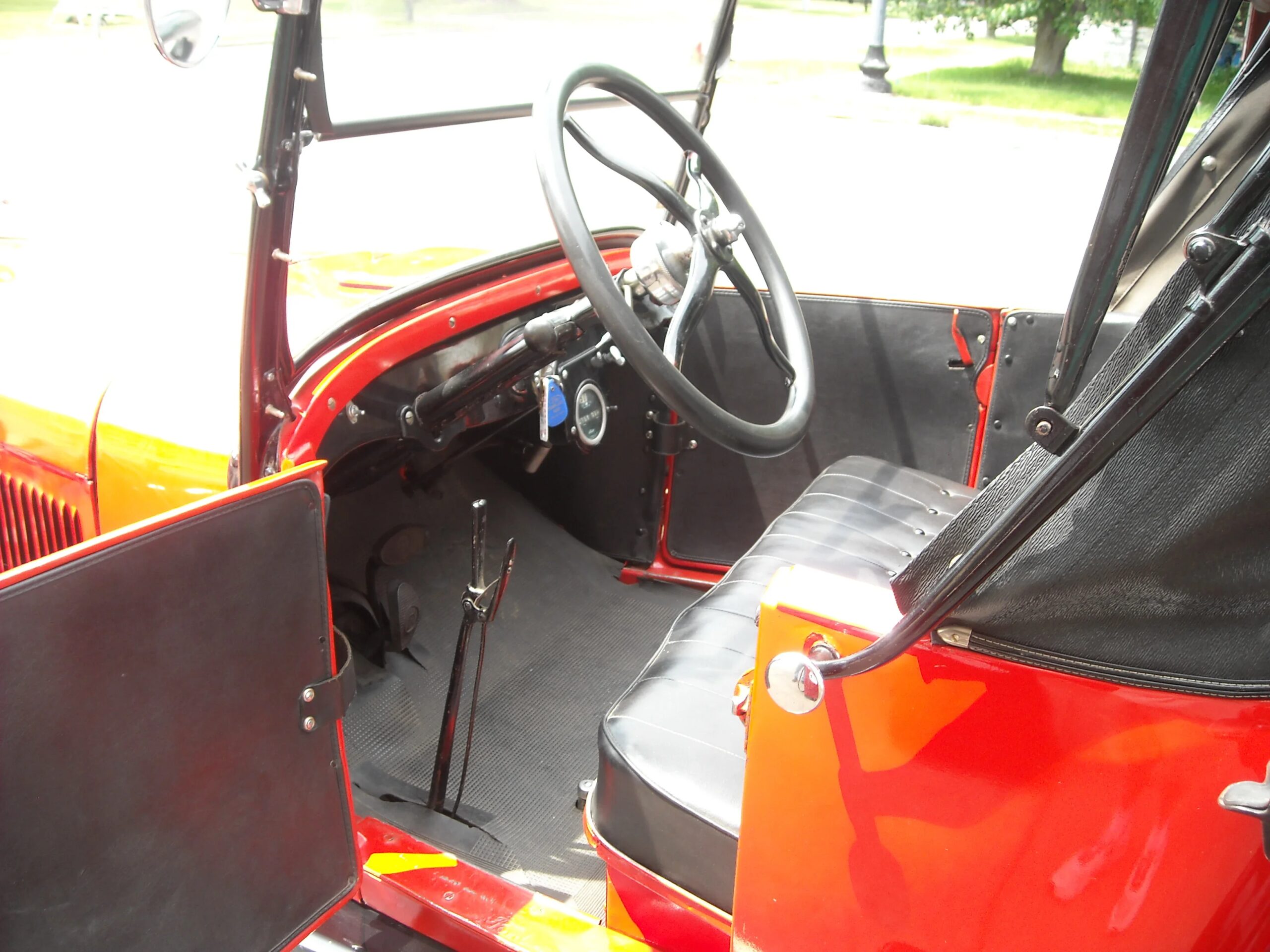 Ford-Model-t-1926-Red-Black-17