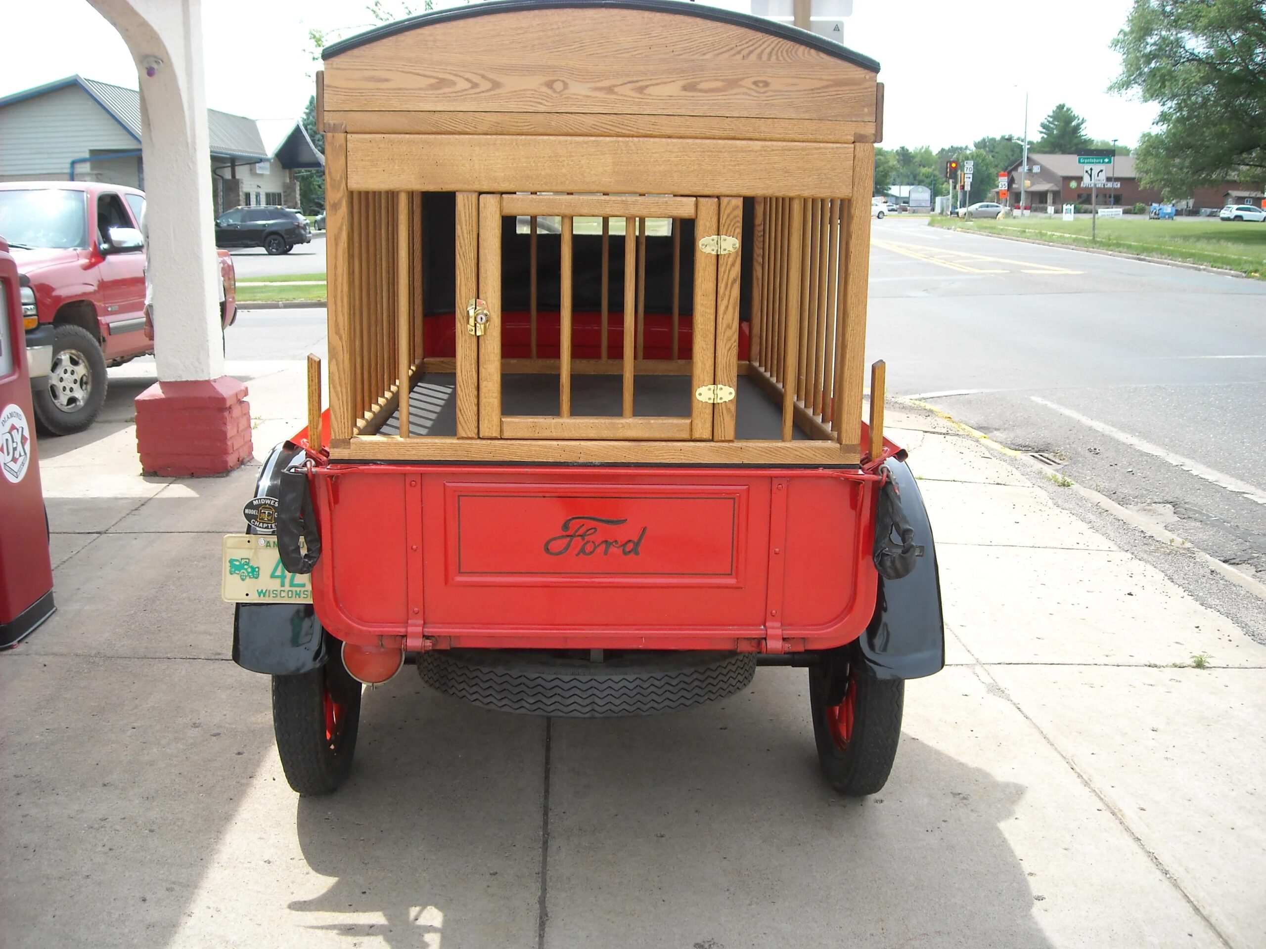Ford-Model-t-1926-Red-Black-2