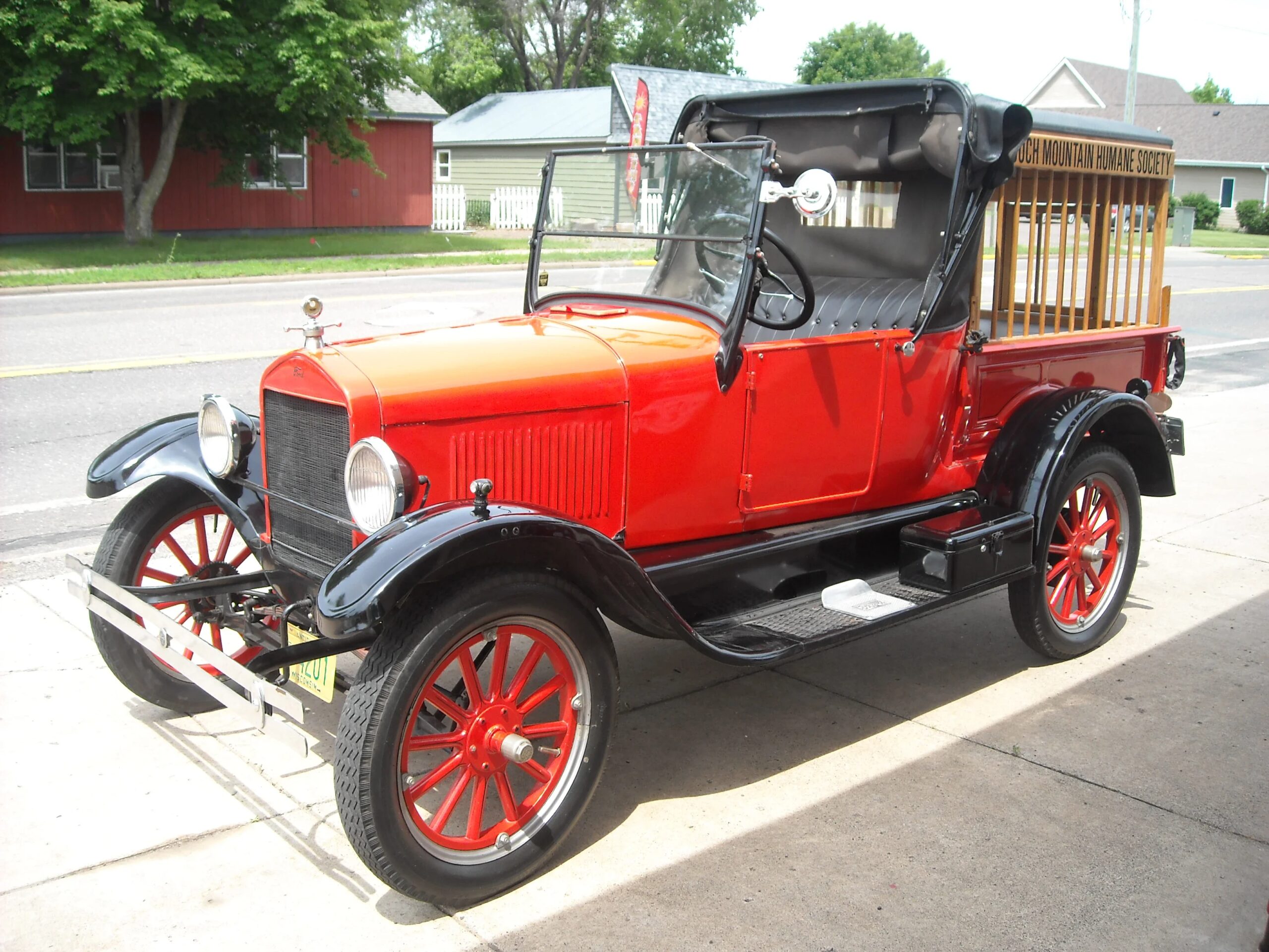 Ford-Model-t-1926-Red-Black