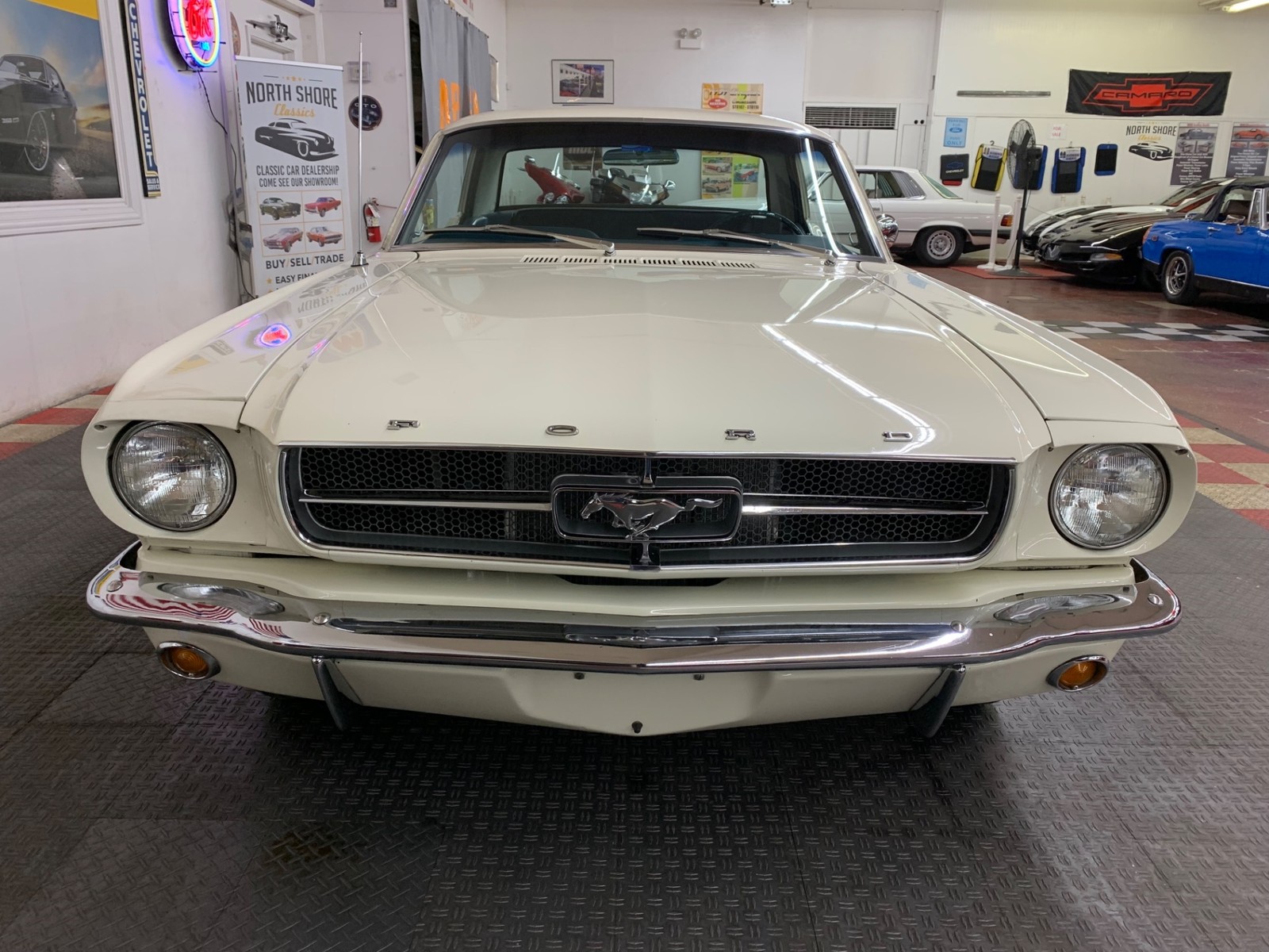 Ford-Mustang-1965-2-door-12