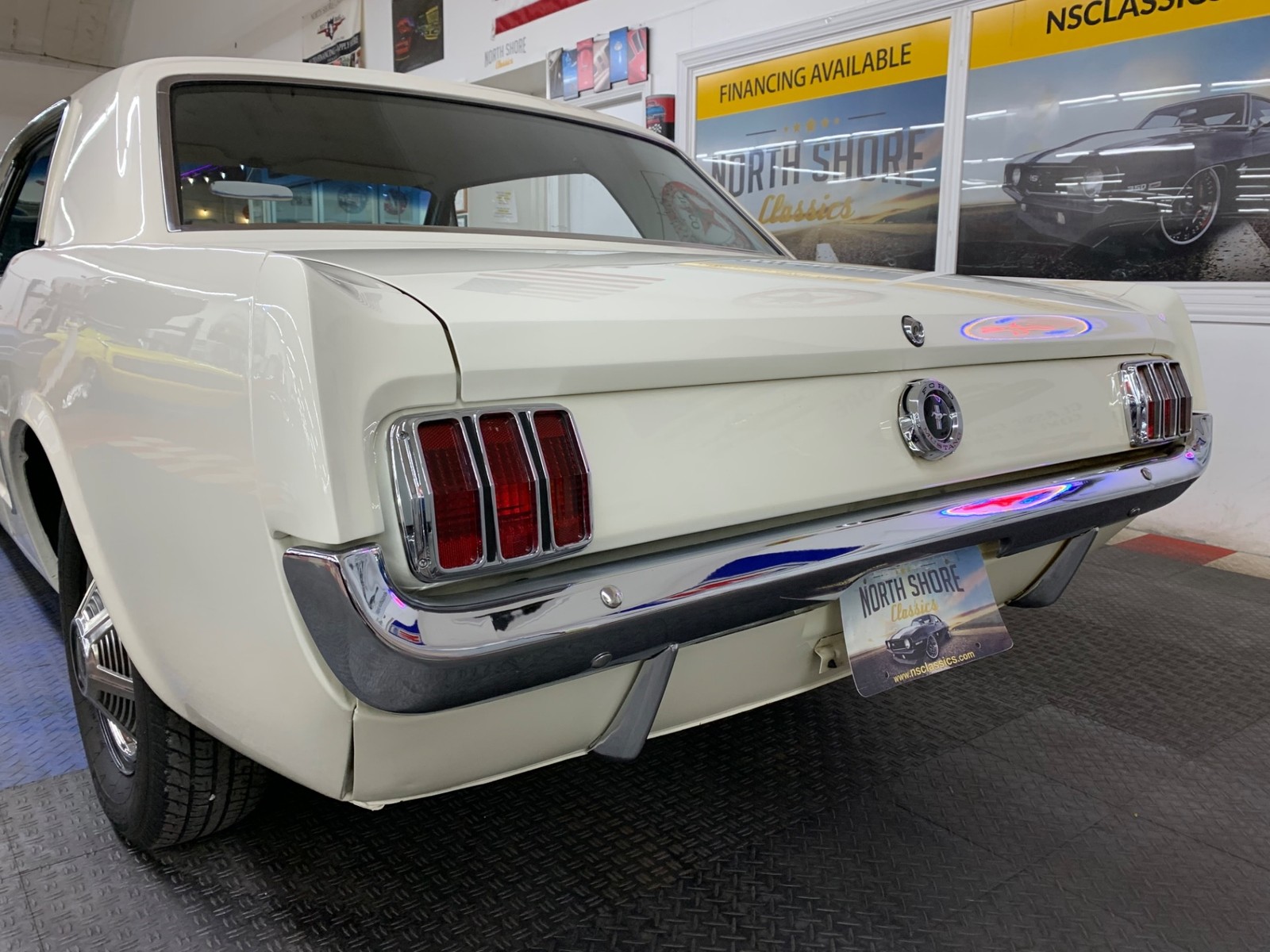 Ford-Mustang-1965-2-door-16