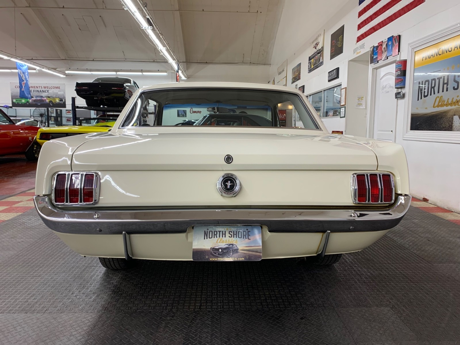 Ford-Mustang-1965-2-door-17