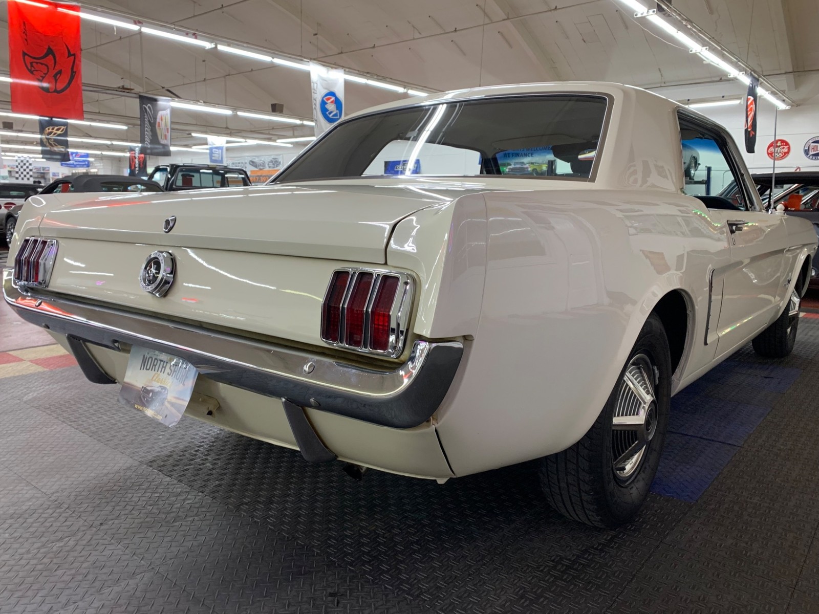Ford-Mustang-1965-2-door-18