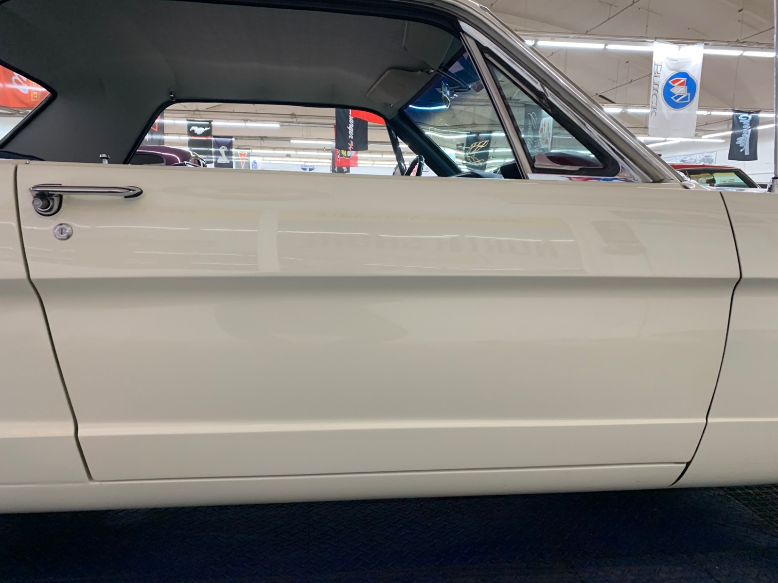 Ford-Mustang-1965-2-door-20