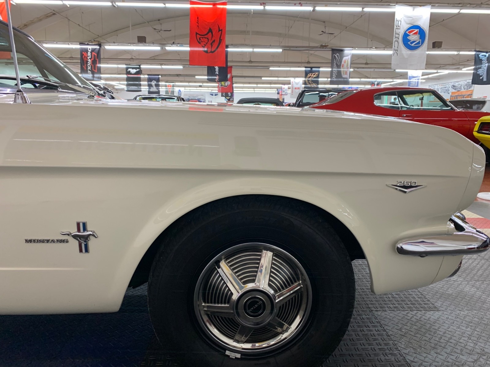 Ford-Mustang-1965-2-door-21