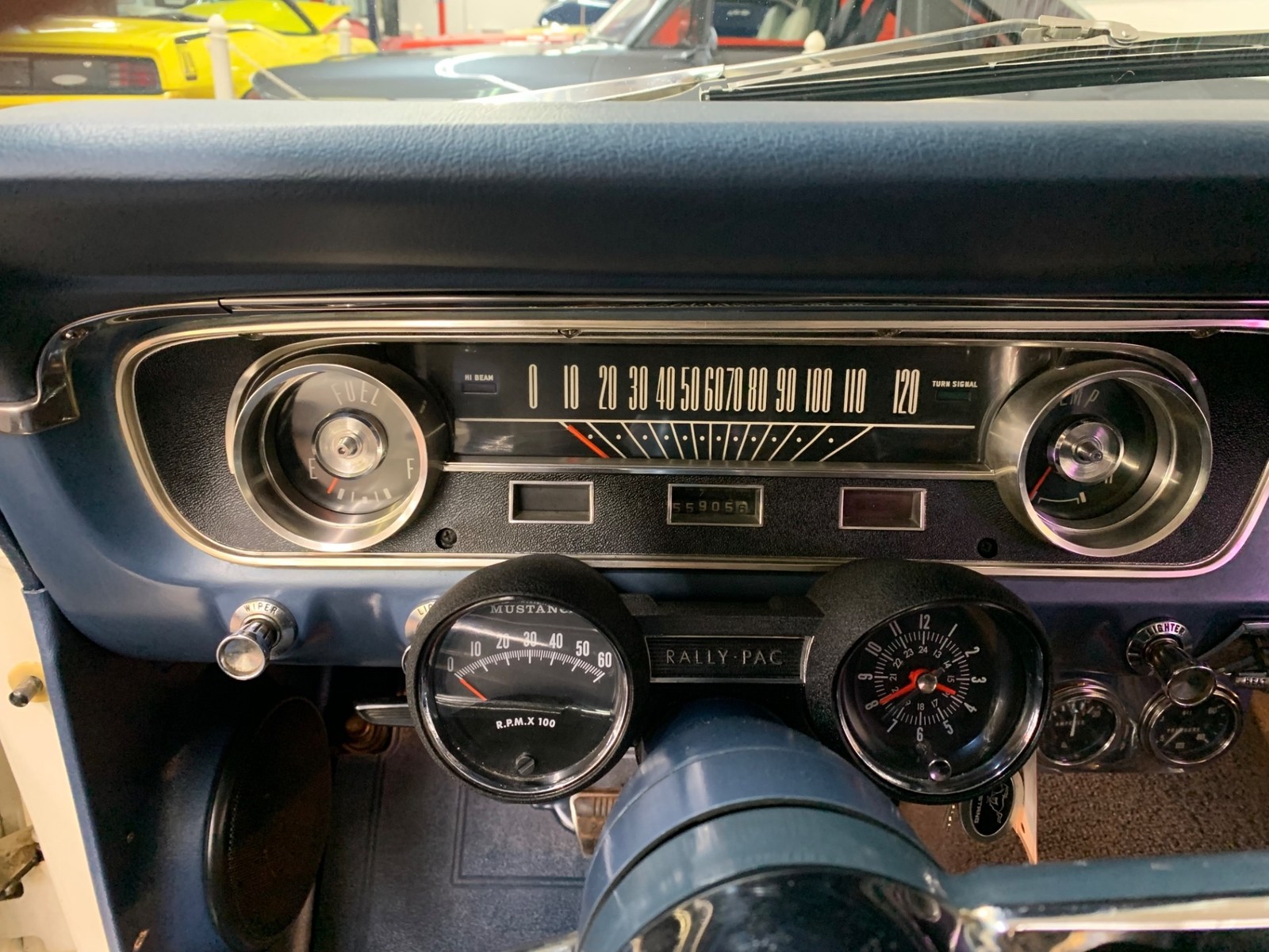 Ford-Mustang-1965-2-door-26