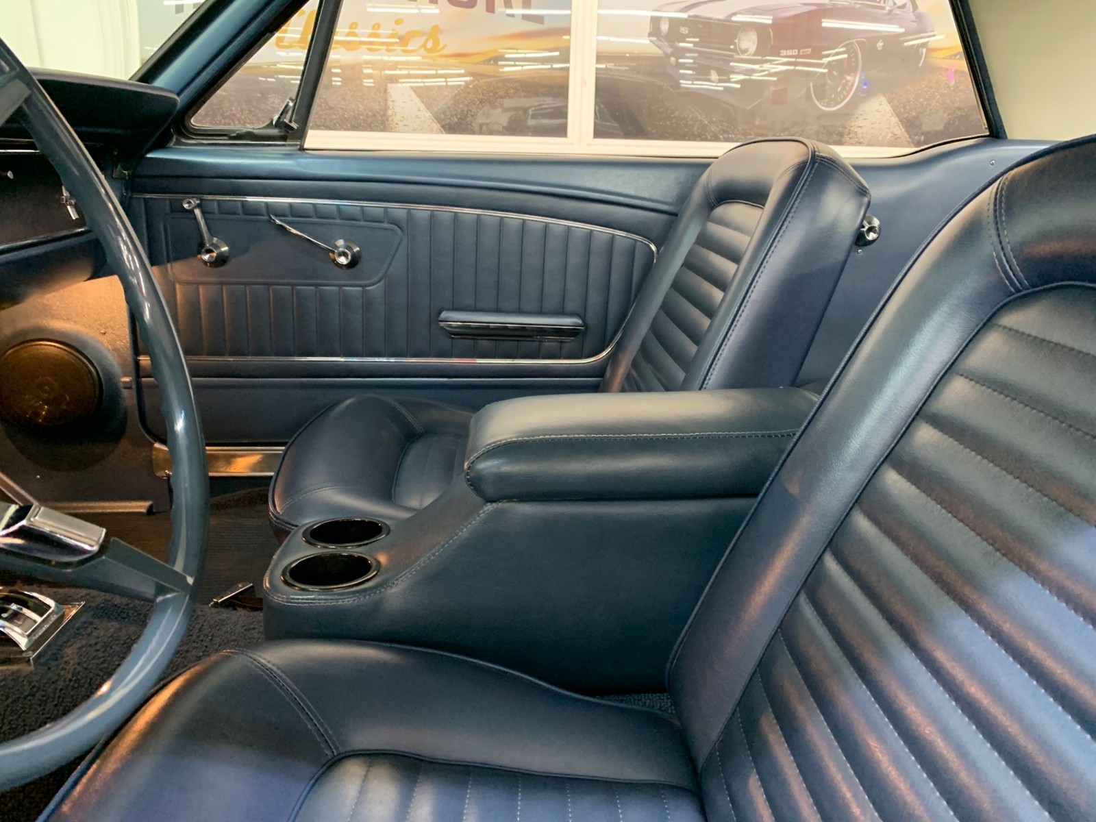 Ford-Mustang-1965-2-door-37