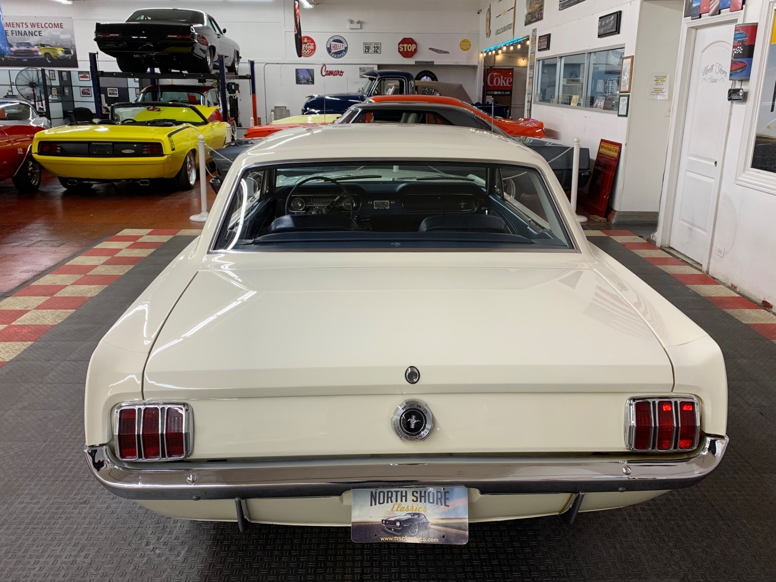 Ford-Mustang-1965-2-door-4