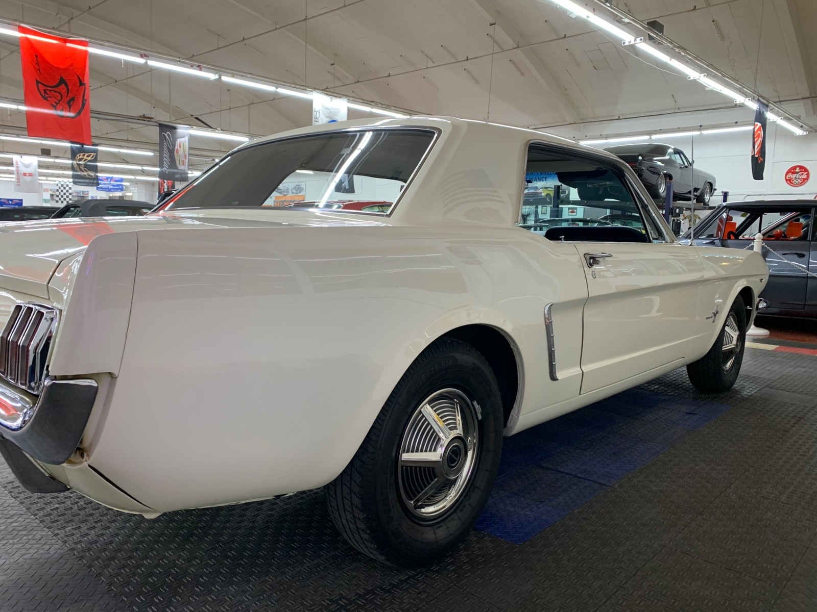 Ford-Mustang-1965-2-door-7