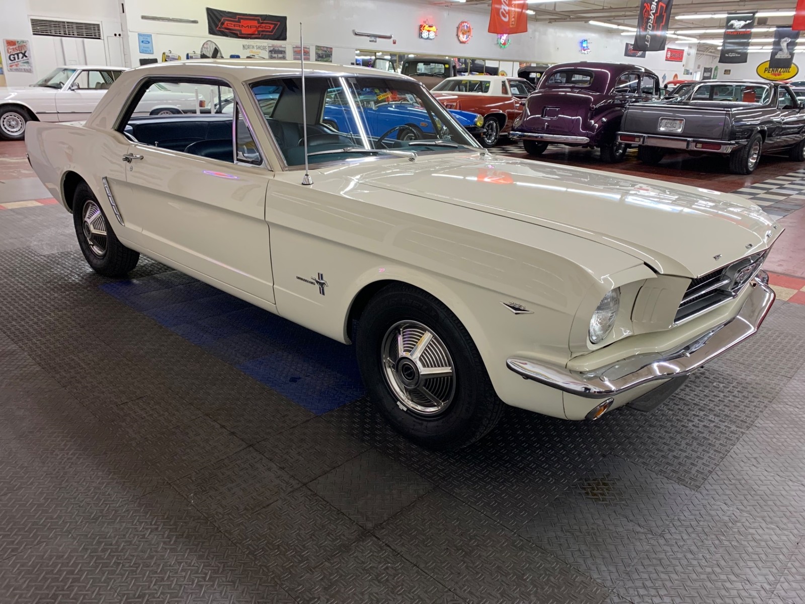 Ford-Mustang-1965-2-door-9