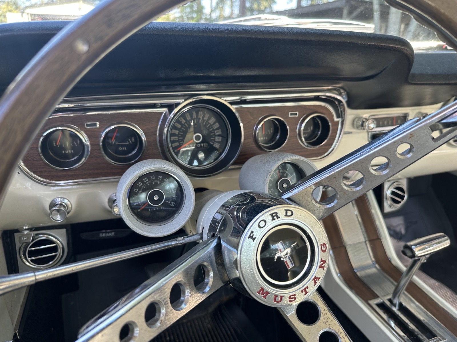 Ford-Mustang-1965-9