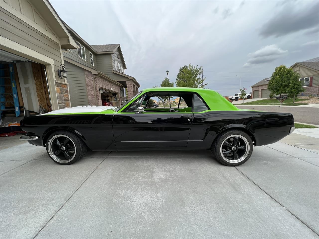 Ford-Mustang-1965-BlackGreen-BlackGreen-19