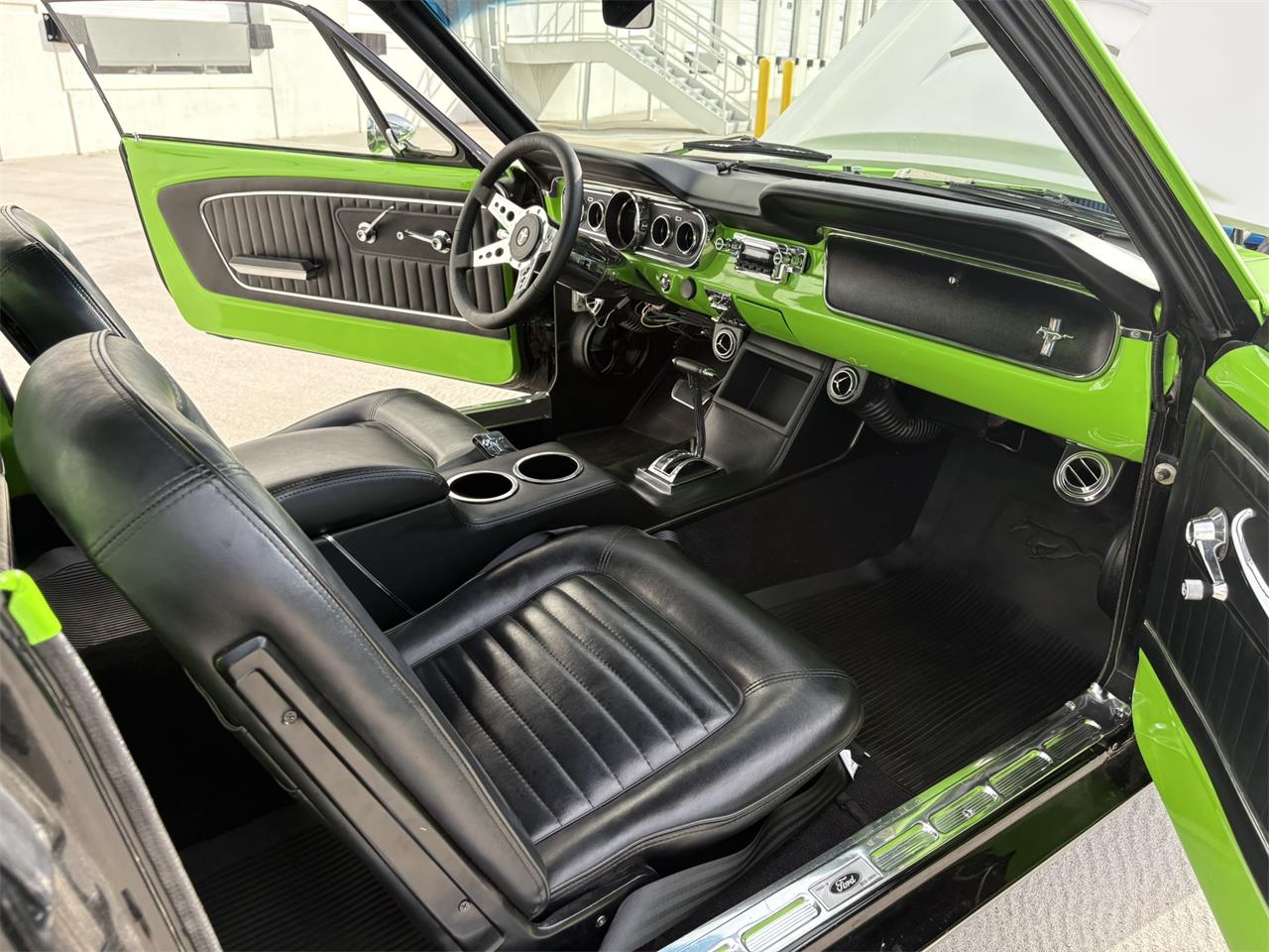 Ford-Mustang-1965-BlackGreen-BlackGreen-36