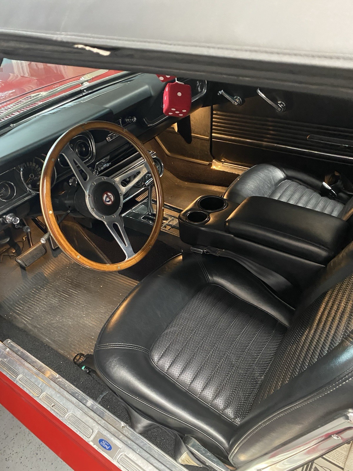Ford-Mustang-1965-Convertible-23