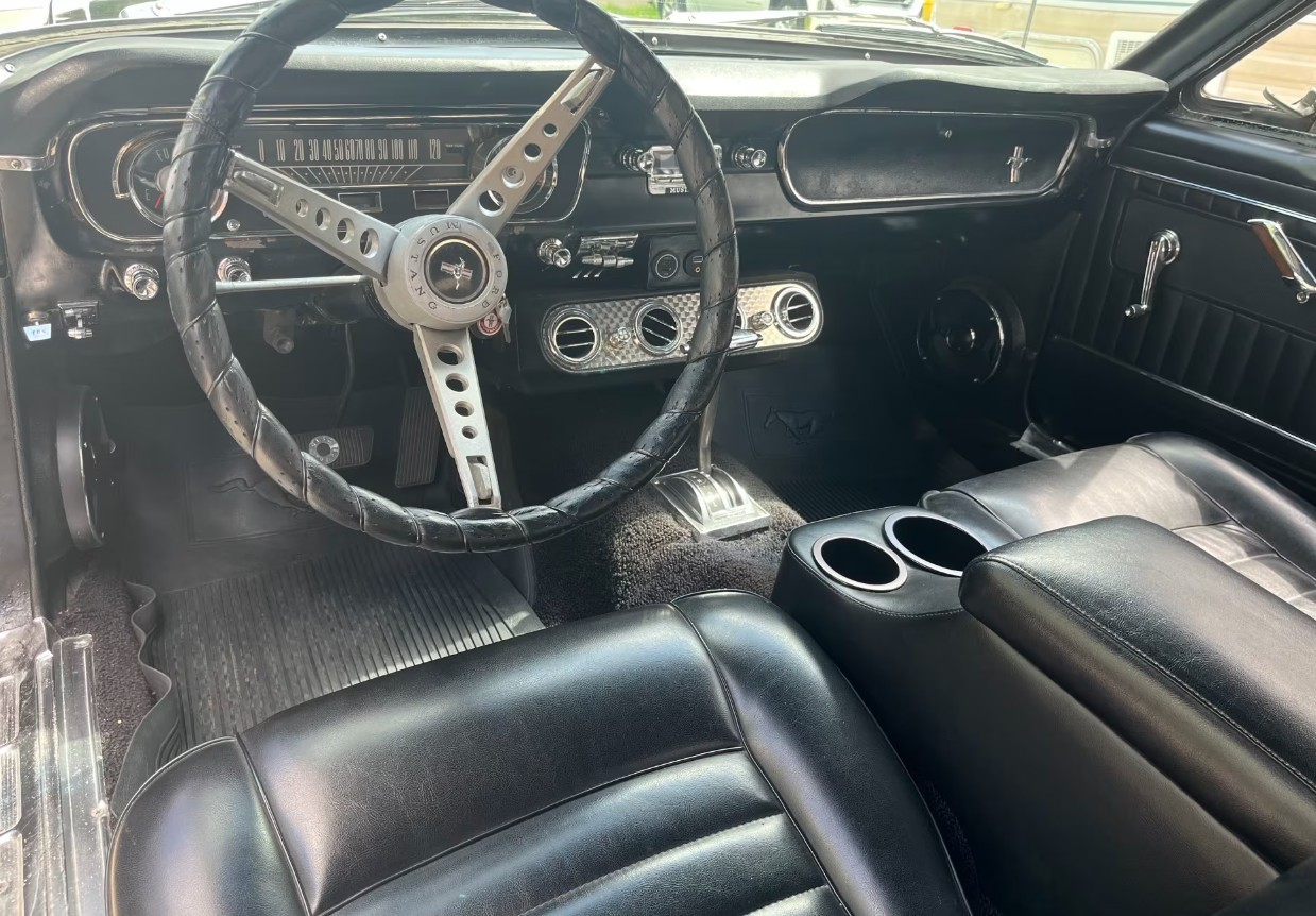 Ford-Mustang-1965-Convertible-3