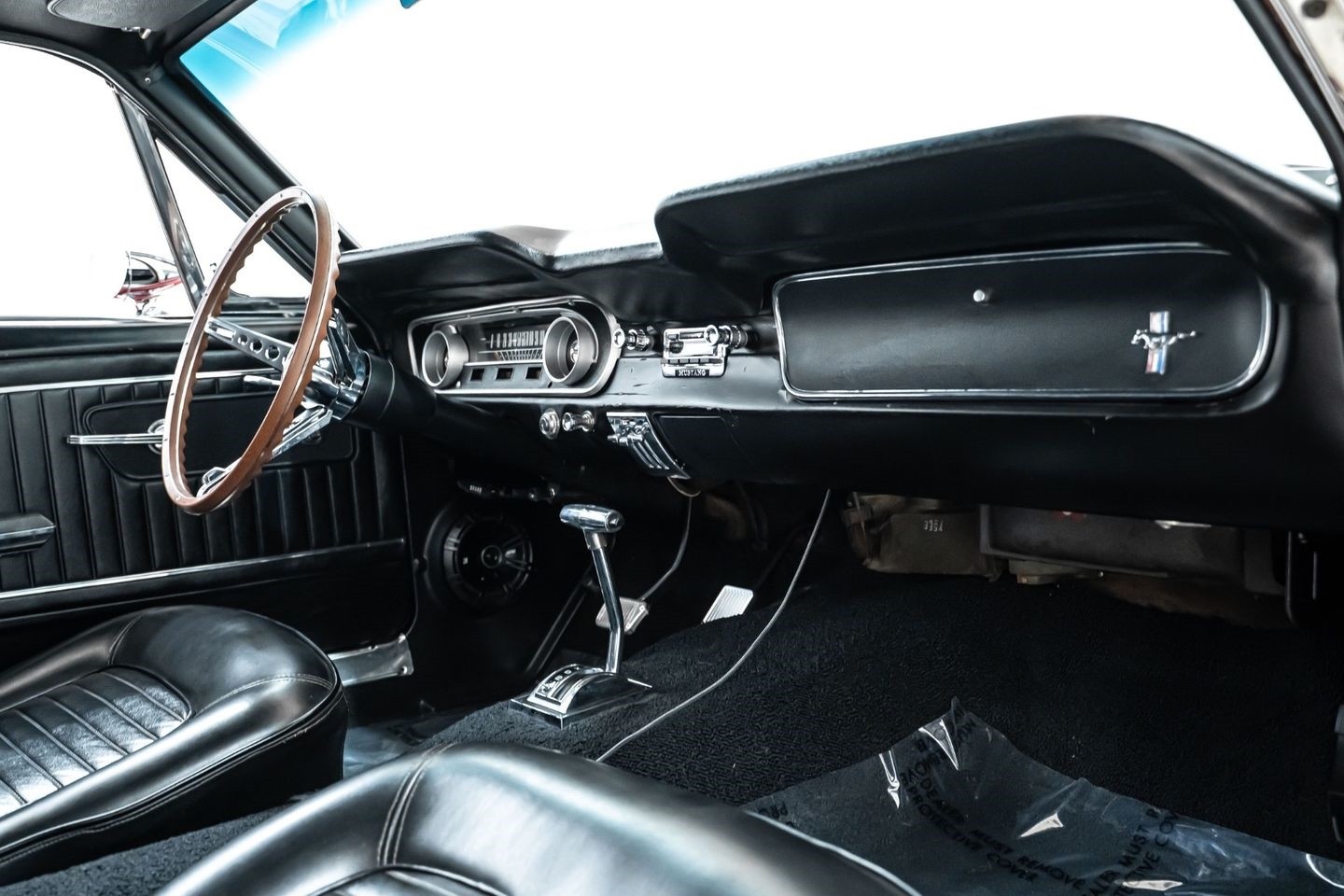 Ford-Mustang-1965-Coupe-22