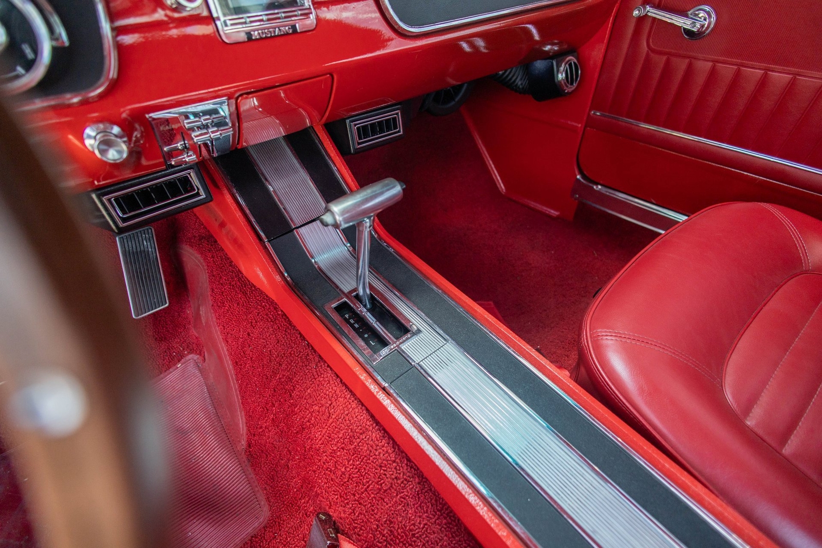 Ford-Mustang-1965-Fastback-35