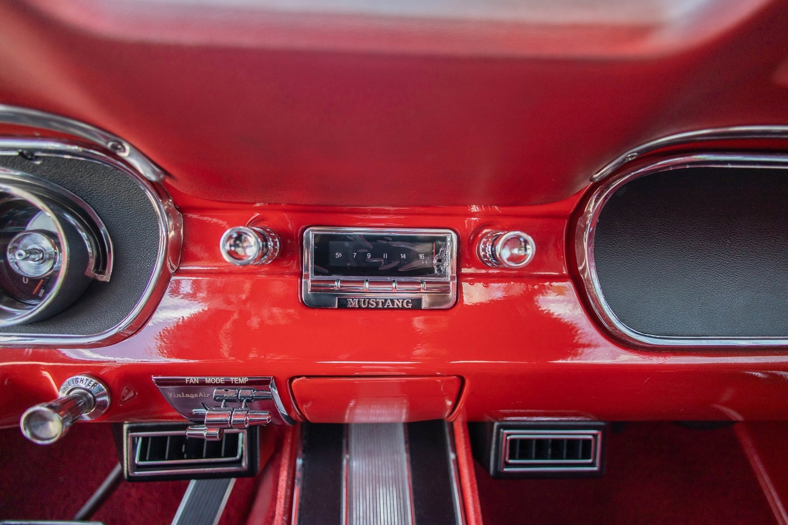 Ford-Mustang-1965-Fastback-36