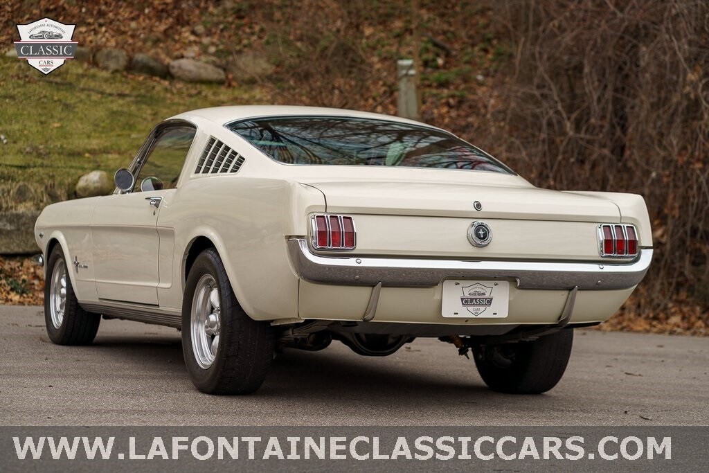 Ford-Mustang-1965-Fastback-8