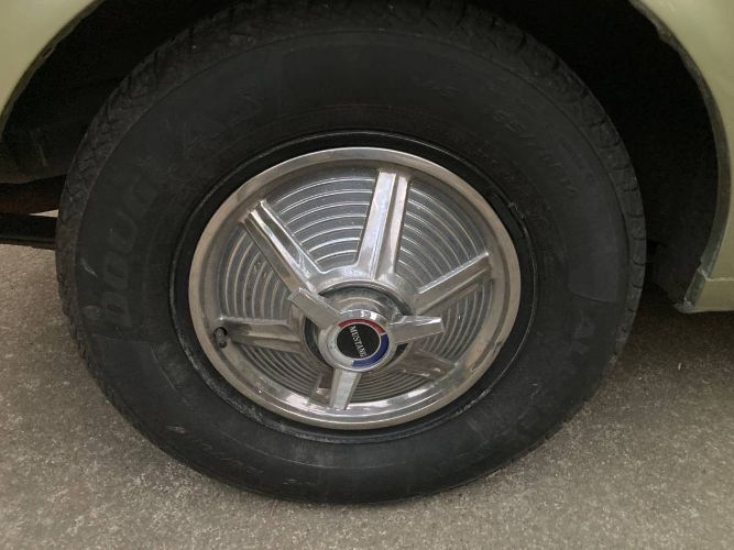 Ford-Mustang-1965-Gold-6
