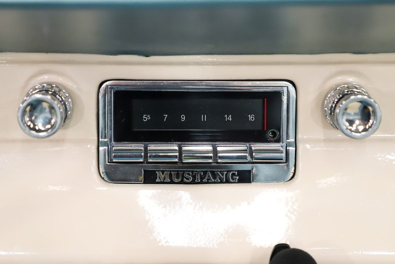 Ford-Mustang-1965-Silver-Blue-Poly-Blue-18