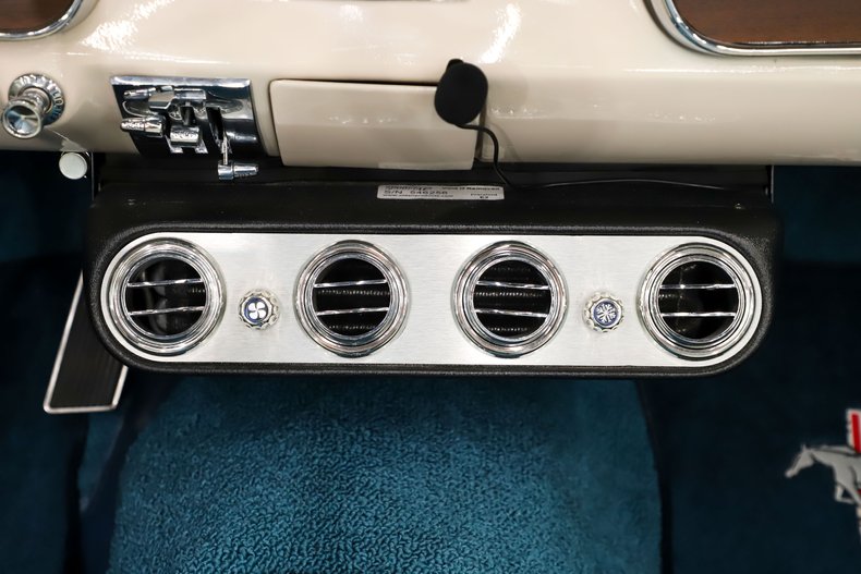 Ford-Mustang-1965-Silver-Blue-Poly-Blue-23